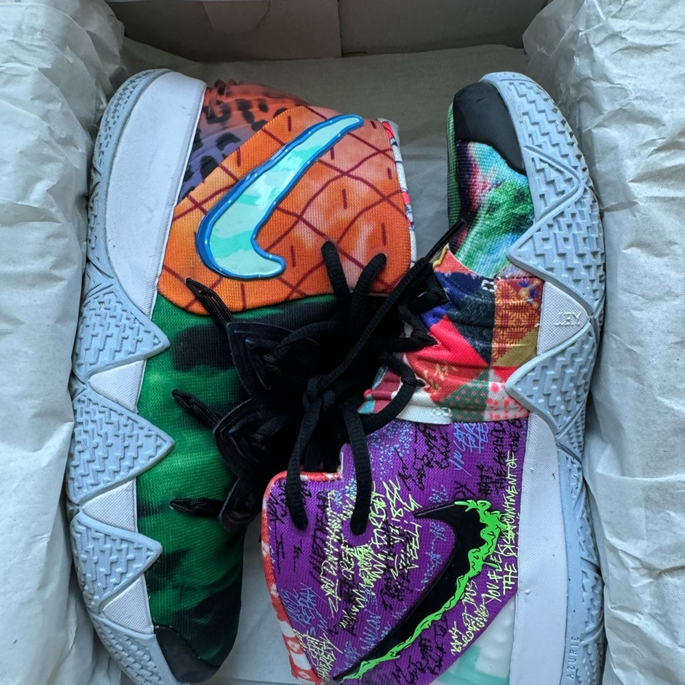 Nike “what the” Kybird S2 youth 6/ womens 8